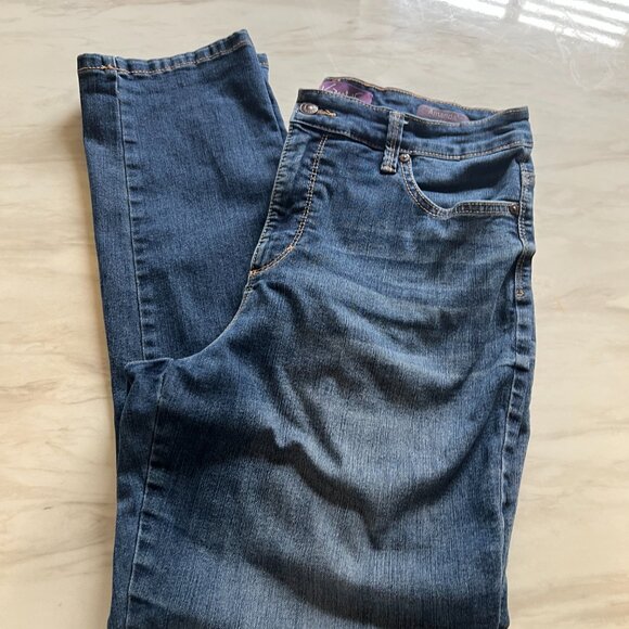 Gloria Vanderbilt Amanda Slim Jeans in Size 10 Floral Embroidered Pockets - Picture 3 of 9